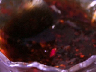 9、凉拌鸡块,再放入一大勺之前煮肌肉的鸡汤搅拌均匀