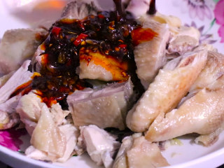 11、凉拌鸡块,倒入了好的料汁