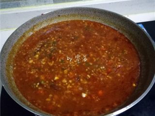 14、豆瓣鱼,调入适量水淀粉，搅拌均匀；