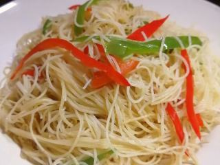 3、简简单单也不失美味~~辣椒炒米粉,成品图