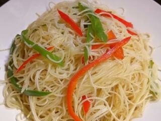 4、简简单单也不失美味~~辣椒炒米粉,成品图