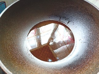 13、姜末莲菜,起锅烧油