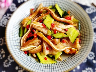 15、黄瓜拌猪耳,最后完成了黄瓜拌猪耳喽！