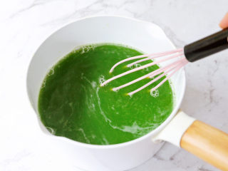 6、黄瓜凉粉,搅拌均匀