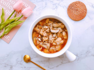 11、香菇焖鸡,蒸熟摆盘，开动咯。