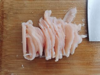 6、杏鲍菇炒肉片,鸡胸肉切片