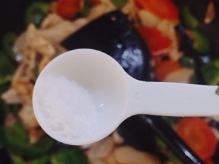 16、杏鲍菇炒肉片,少许盐