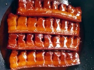 13、啤酒五花肉,然后大火收汁即可