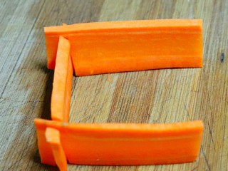 2、超下酒菜之香菜花生米,组装成图片的形状。