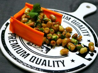 12、超下酒菜之香菜花生米,原料简单，味道并不简单。