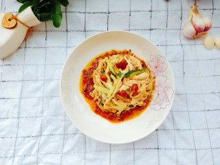 18、手撕鸡胸肉,装盘