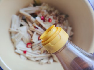 12、黄瓜拌腐竹,加少许白醋