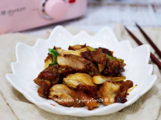 9、盐焗鸡腿肉,煎好的鸡腿肉切好装盘即可