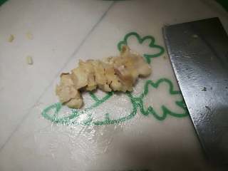 17、苦瓜黄豆煲五花肉,五花肉夹出来，等放冷了再切才不会散