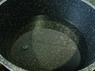 4、凉拌素鸡,锅加清水