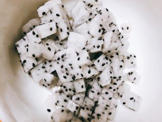 9、翠竹报春-年夜饭,切成丁。