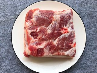 1、梅菜扣肉,五花肉500g