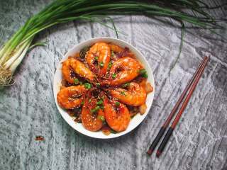 15、香辣虾煲,经常在外边吃麻虾堡好贵的哦，在家自制这款好吃又好做，和外面吃效果一样的哦。