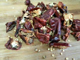 7、香辣鸡胗,灯笼椒切小块