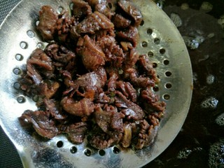 15、香辣鸡胗,全程中小火，炸至表面变硬并熟后即可捞出控油～