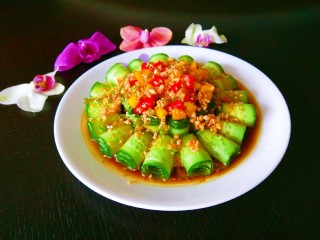 1、凉拌黄瓜卷,凉拌黄瓜卷。