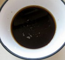 1、大拌菜,白糖、生抽、苹果醋、清水混合均匀