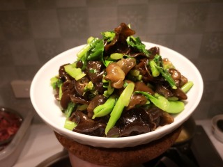 13、芥兰木耳,一盘超级健康的芥兰木耳做好了。