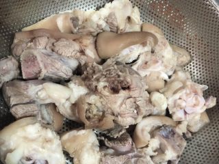5、南乳猪手,沥干水分备用