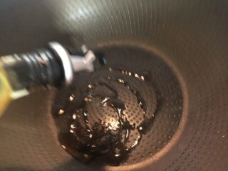 6、南乳猪手,起锅烧热油