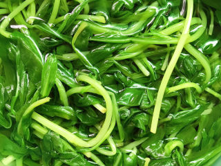 5、马兰头拌香干,捞出放入凉开水中