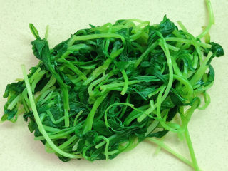 6、马兰头拌香干,挤干水份