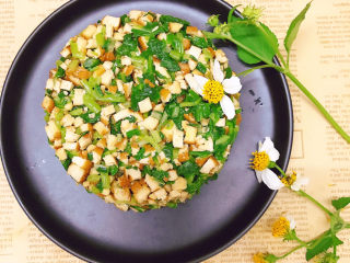 19、马兰头拌香干,取掉碗即可