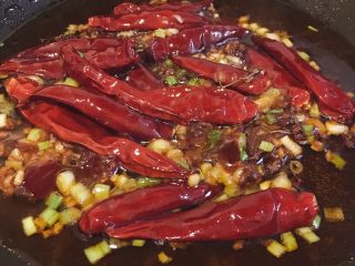 10、麻辣藕片,翻炒均匀，至出香气