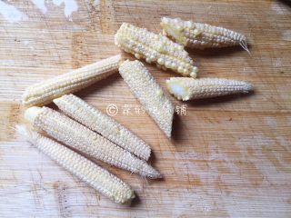 6、清爽的玉米笋拌腐竹,玉米笋嫌长也可以改下刀。