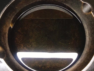 9、椒盐基围虾,锅中放油