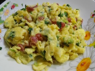 11、腊肠炒蛋,出锅