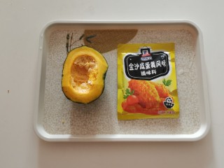 1、蛋黄南瓜,食材准备好