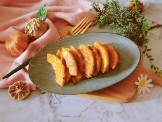 16、蛋黄南瓜,趁热吃更美味。