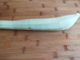 2、#蒸菜#香菜蒜末凉拌茄泥  新文美食,我喜欢去皮吃。