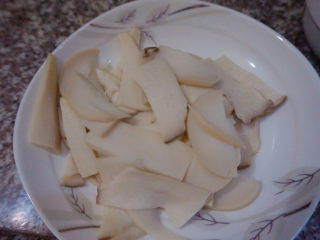 10、杏鲍菇炒鸡蛋,捞出备用