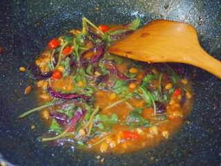 10、清炒苋菜,然后就可以出锅啦～