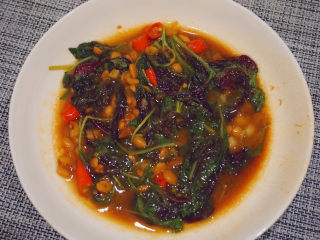 11、清炒苋菜,这清炒苋菜也很适合拌饭哦嘻嘻