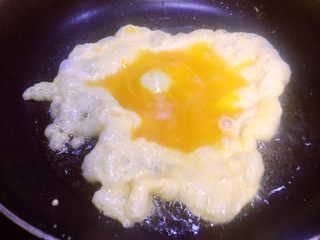 17、虾仁什锦蛋炒饭,这种状态就可以翻面了