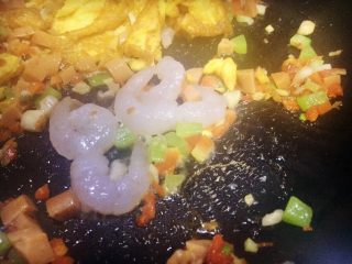 24、虾仁什锦蛋炒饭,香味四溢了，哈哈哈