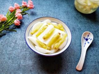 8、泡椒萝卜条,多腌一些时间会更入味。