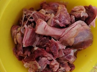 1、夏日滋阴，红糖姜母鸭,鸭肉洗净沥干