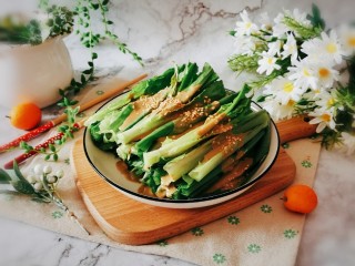 16、麻酱油麦菜,酱汁浓香 油麦菜清脆爽口