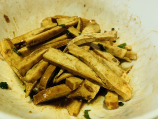 16、凉拌香干,稍微等十分钟，就非常入味