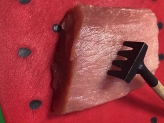 1、金桔咕咾肉,准备一块里脊肉
