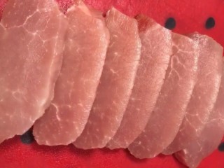 2、金桔咕咾肉,切成大厚片